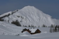 Schneiderkogel, v pozadí Lawinenstein pohled z Tauplitzalm